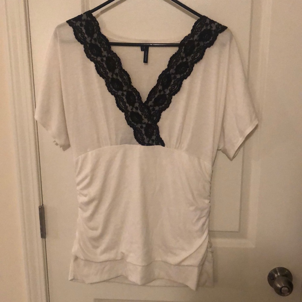 Blouse with black trim